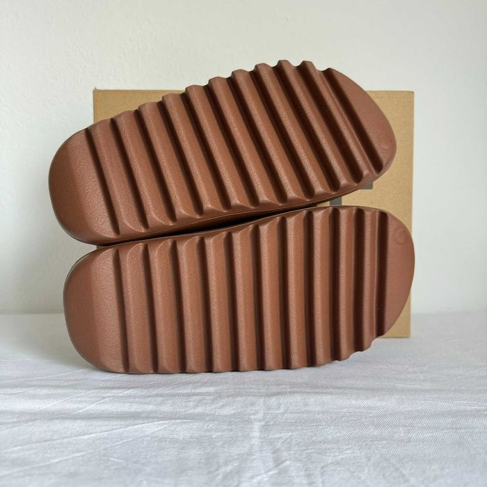 Yeezy Slide "Flax" - Tamanho 42