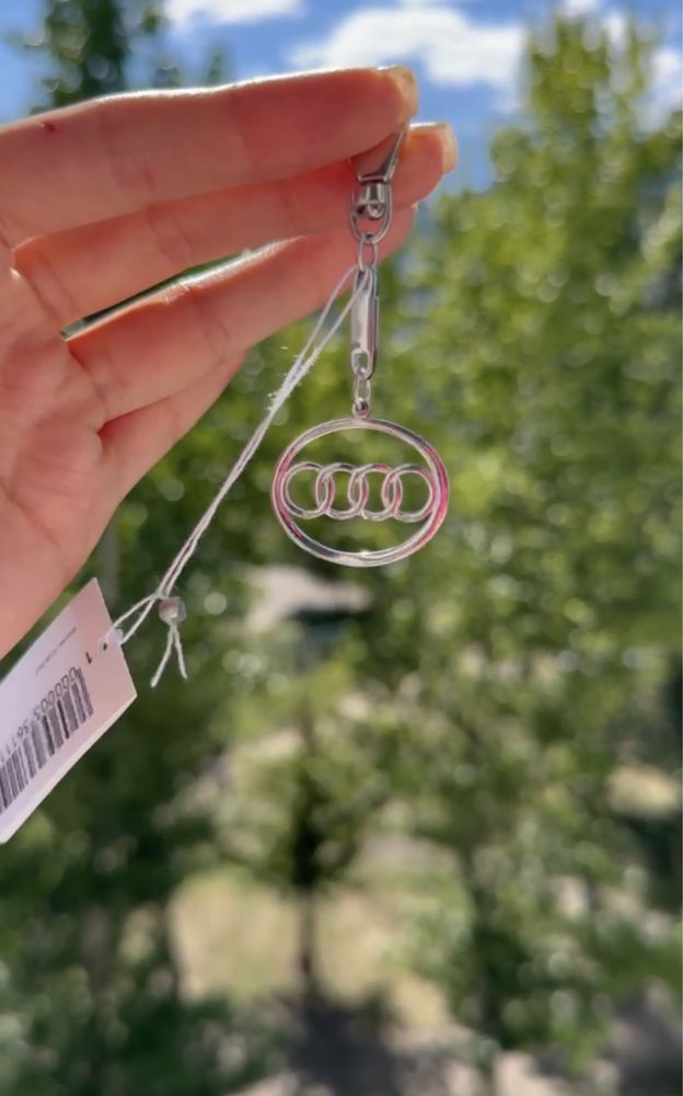 Брелок AUDI серебро