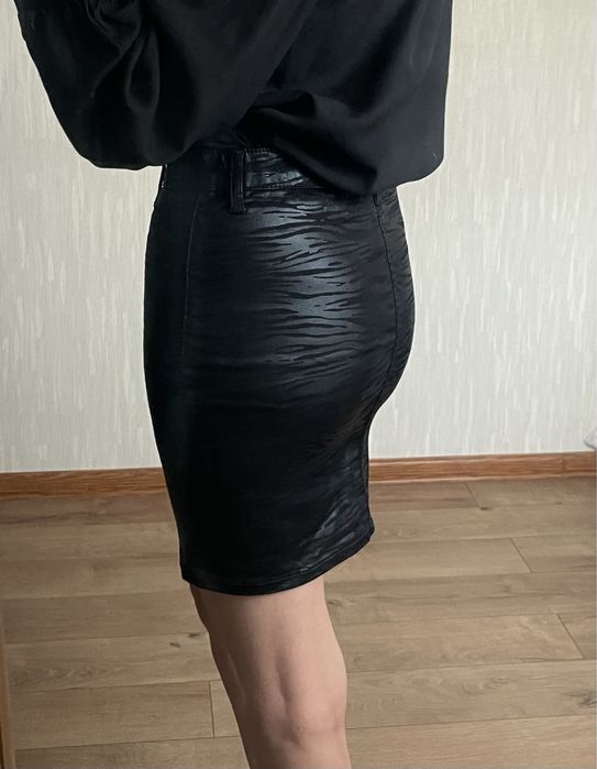 Юбка с имитацией кожи  topshop,размер м.