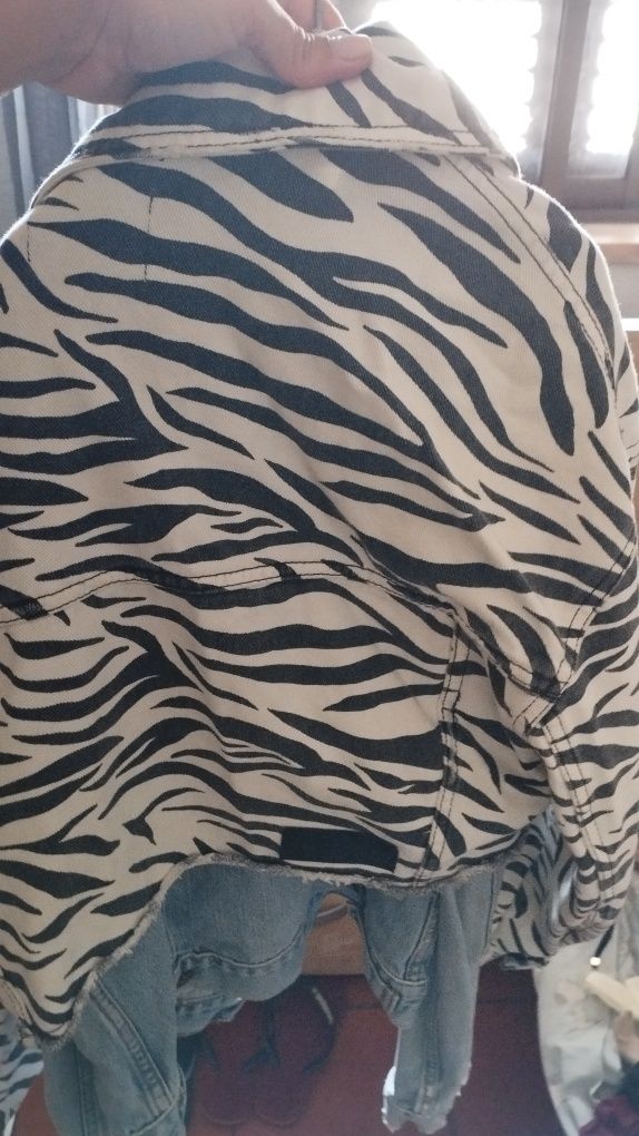 Blusão Bershka zebra M