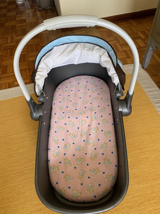 Cama bebé  marca Pré Natal