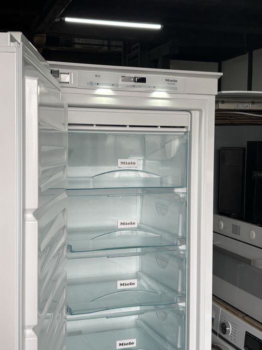 Морозильна камера Miele FNS 37402 i — вбудована, No Frost, Німеччина