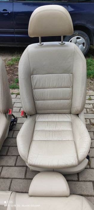 Fotel Fotele Zestaw Grzane Skóra Wersja Angielska Skoda SuperB 2004 r