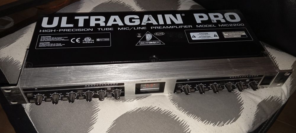 behringer ultragain pro mic2200