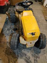 Traktorek na pedały żółty używany