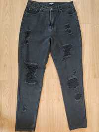 Czarne jeansy z dziurami
