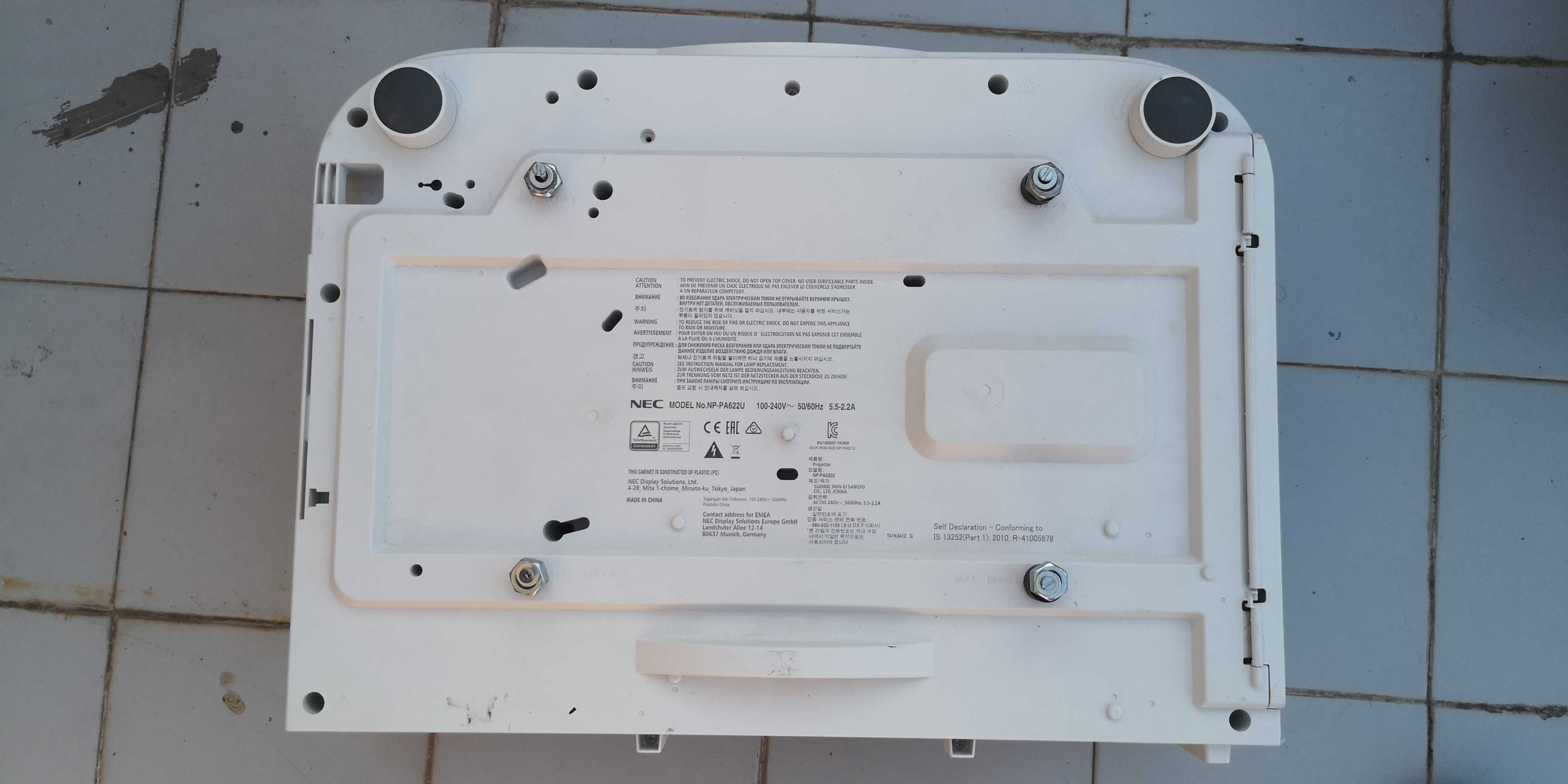 Projetor NEC-PA622UG - mancha na imagem