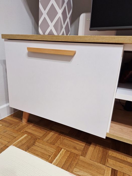 Szafka RTV pod tv