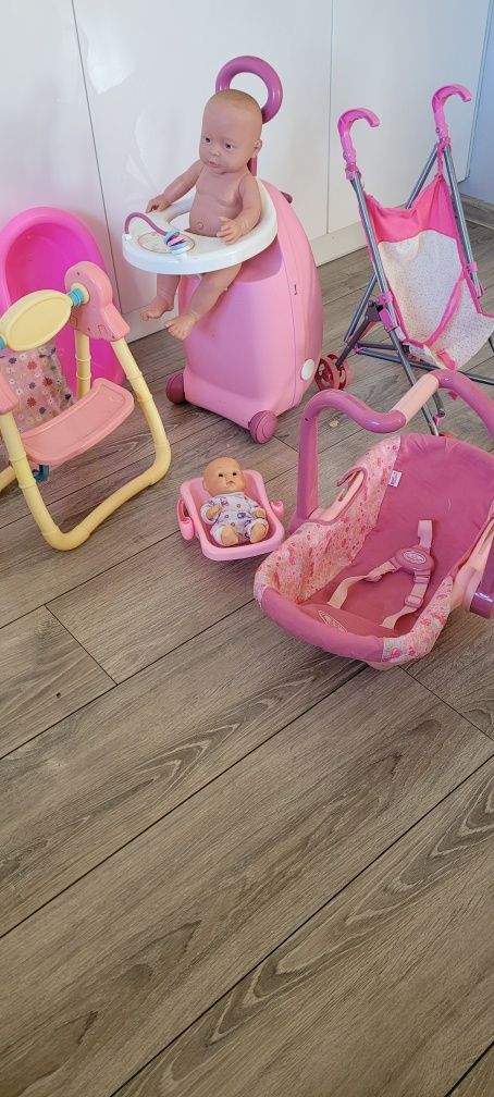 Niania, opiekunka, wózek dla lalek bobasów