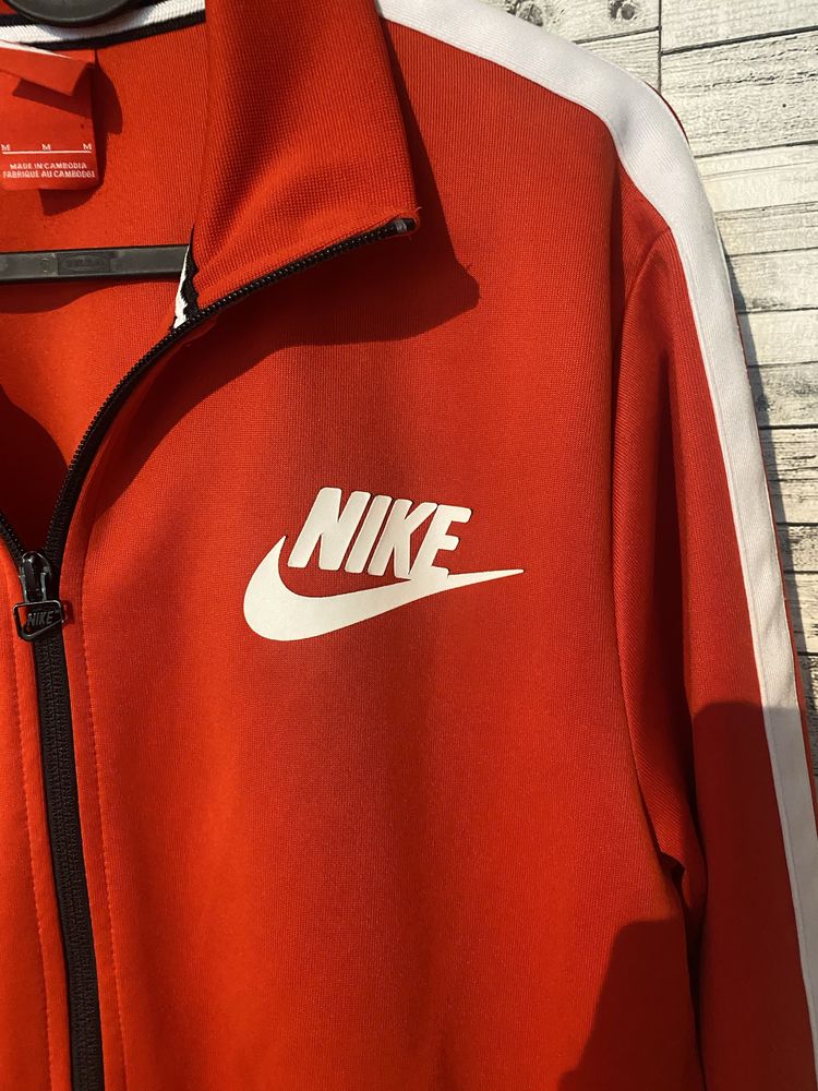 Спортивна кофта від бренду Nike
