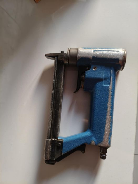 Pistolet tapicerski Firmy Bea