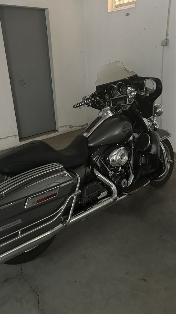 Harley Davidson electra glide flhtk