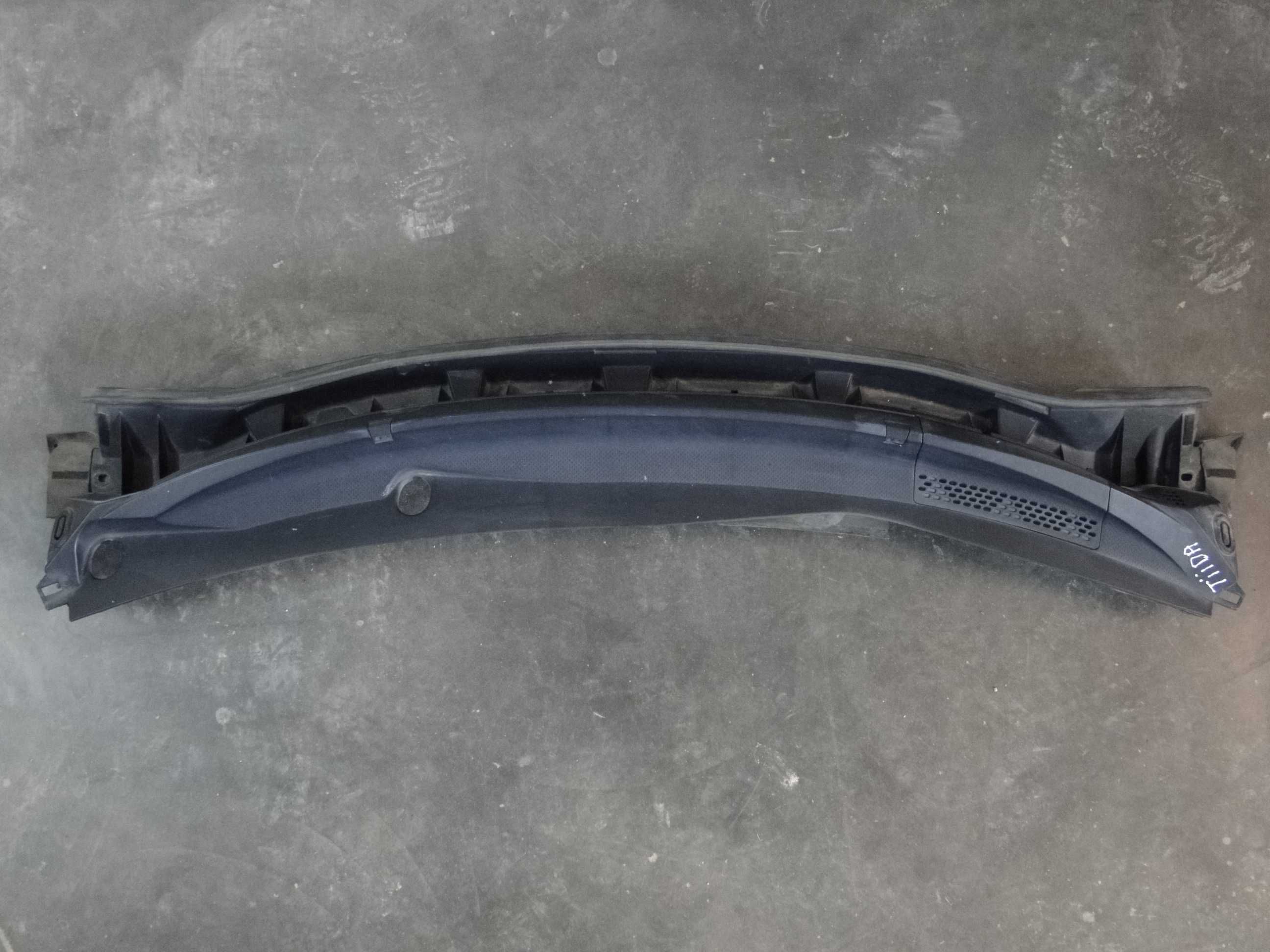 Пластик під лобове скло жабо Nissan TIIDA VERSA 07-12р. Європа