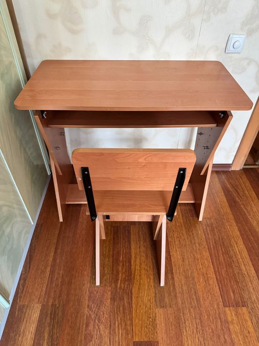 Зростаюча парта зі стільцем б.у.