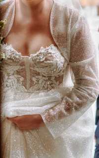Suknia ślubna delikatnie pozłacana, szyta na miarę (5 miesiąc ciąży).