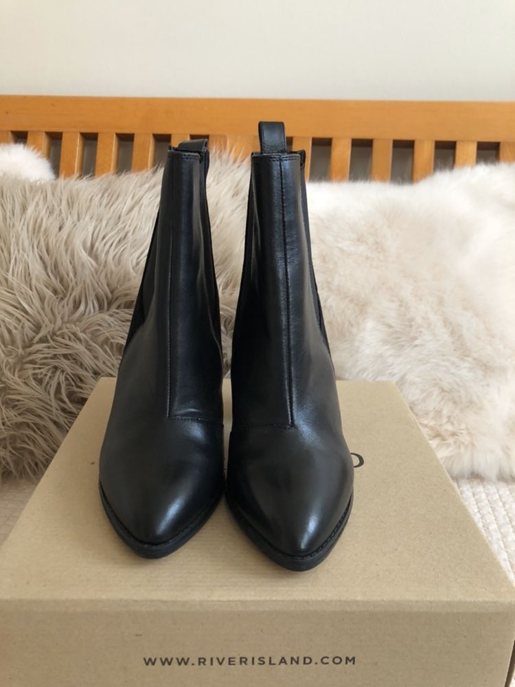 Piękne zamszowo skórzane sztyblety 38 River Island