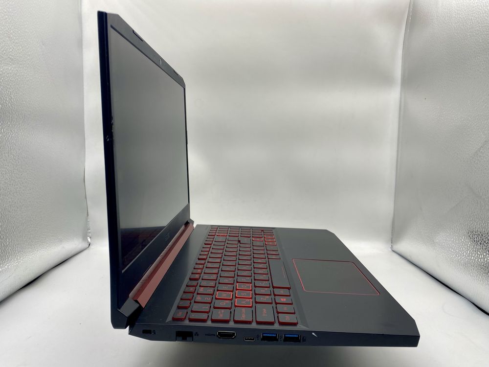 Acer Nitro 5 15,6"IPS FHD RX560X 4GB Ryzen5 3550H/16GB/256GbM2/12%
