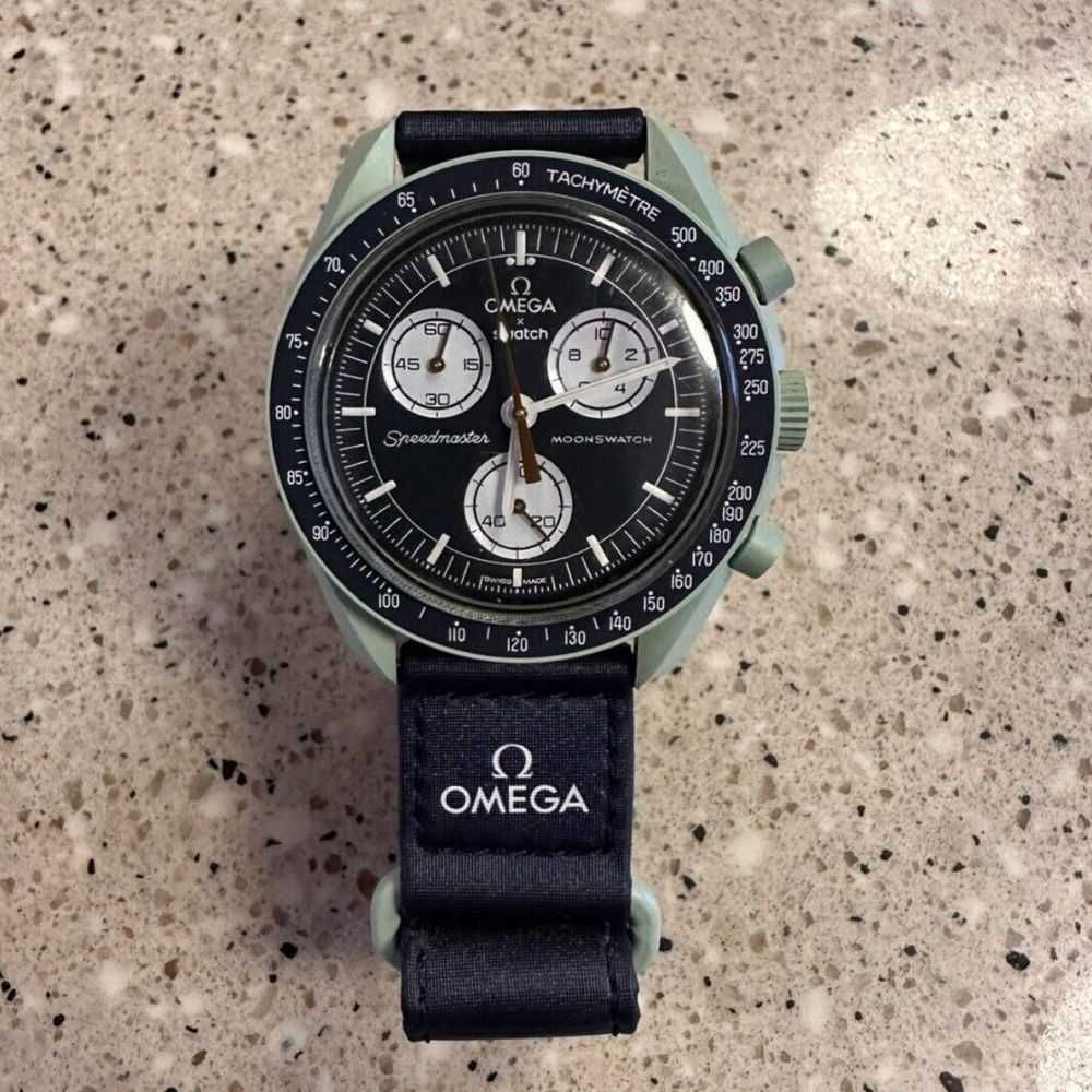 SO33G100 Earth - Omega x Swatch W Hołdzie Planecie