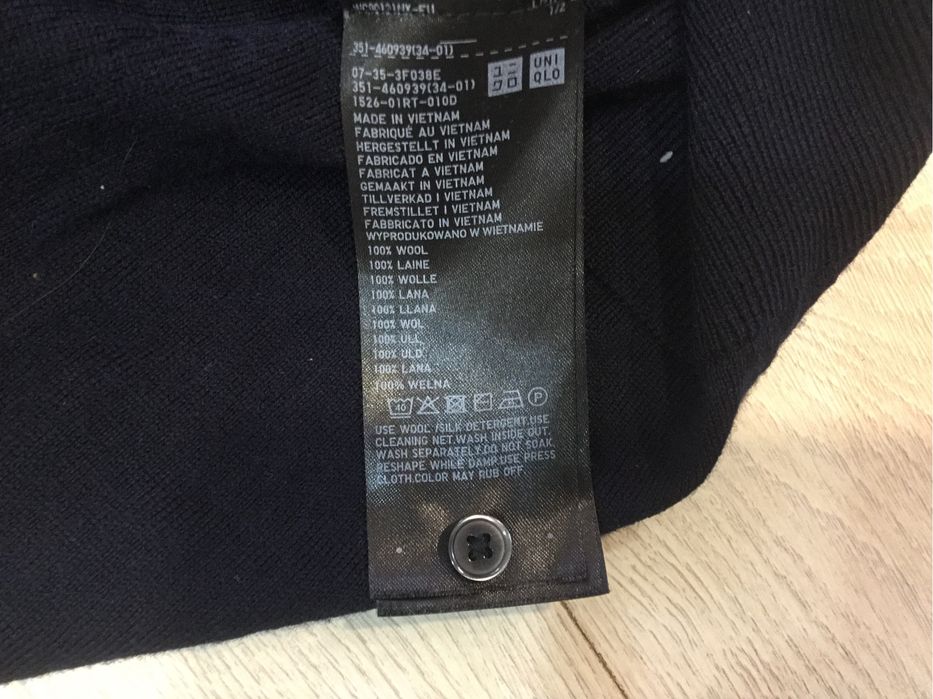 Продам поло з довгим рукавом UniQlo розмір S стан як нова