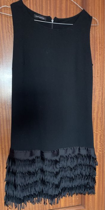 Vestido preto com franjas