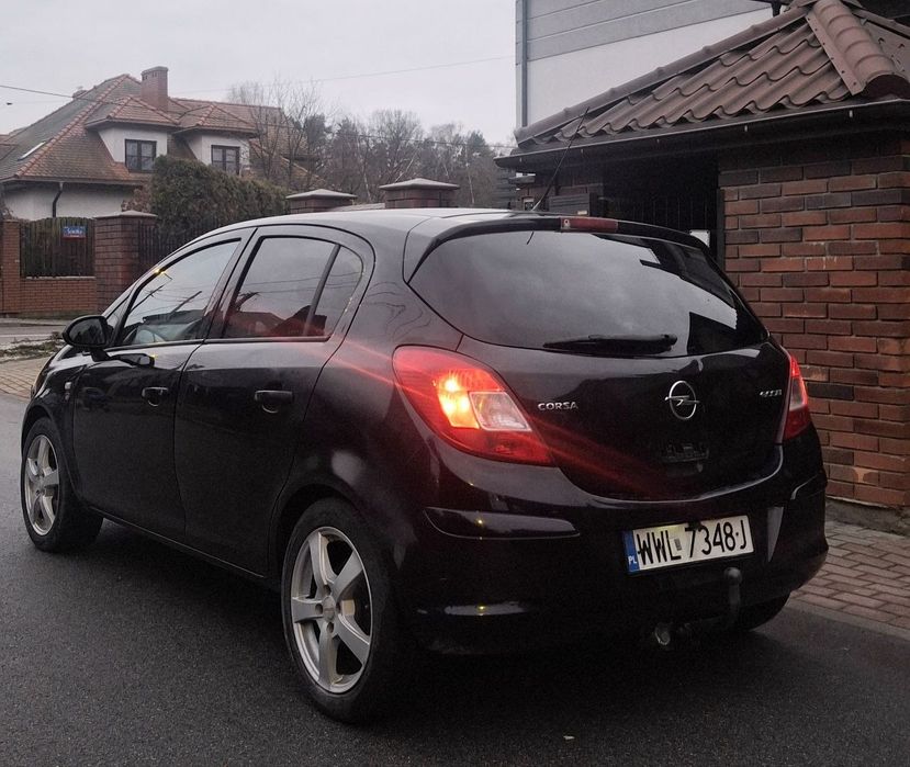 Opel Corsa D 2010 1.3d Ecoflex 5 Drzwi Hak Alusy