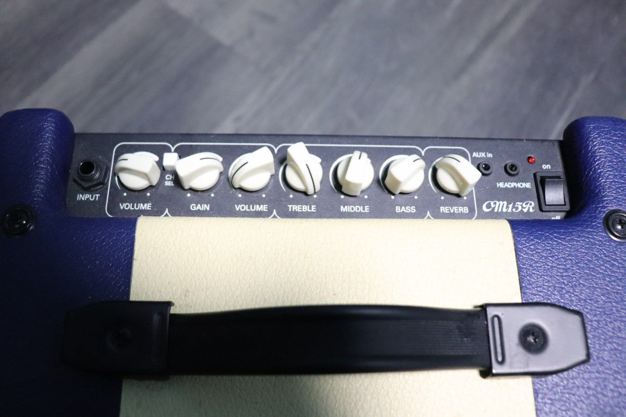 Комбоусилитель CORT CM15R (Dark Blue)