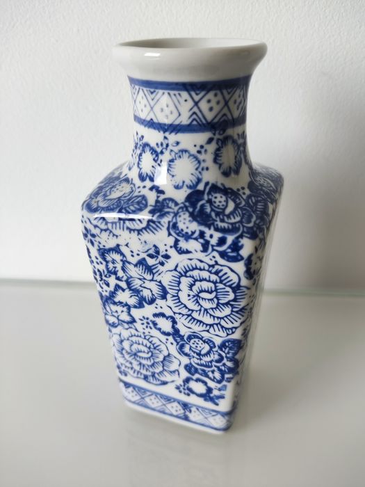 Wazon z porcelany mały