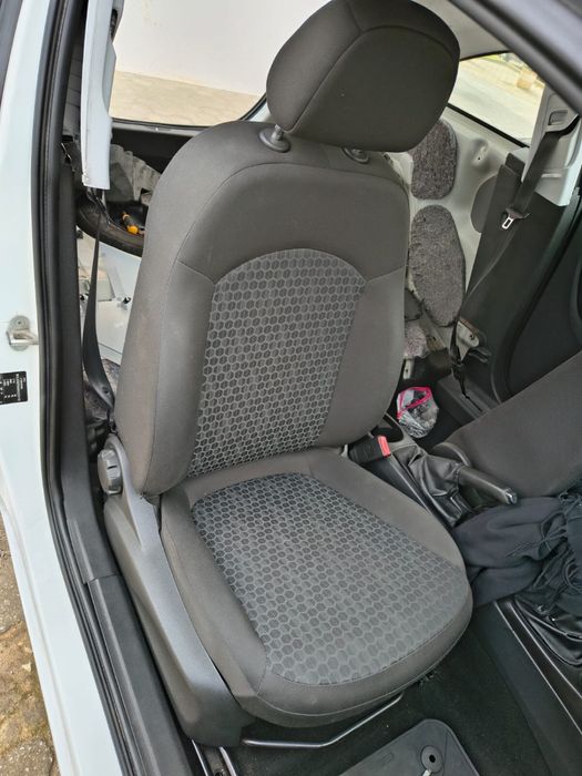 Bancos + acabamentos OPEL CORSA E 2017