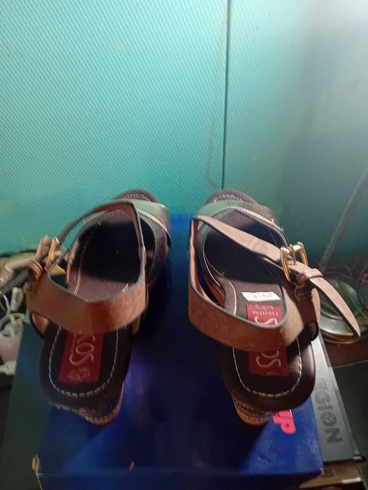 calçados vários baratos vendo por par ou volume.