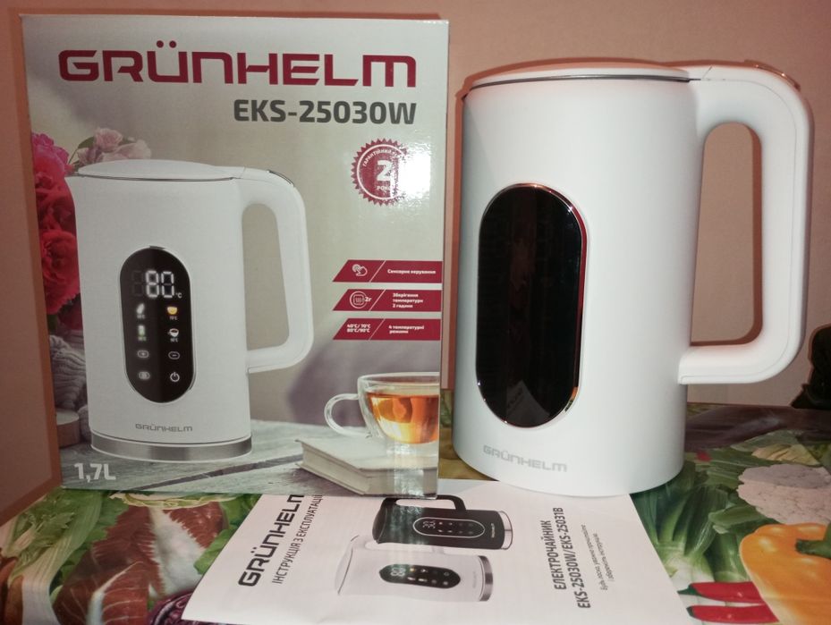 Електрочайник Grunhelm EKS-25030W