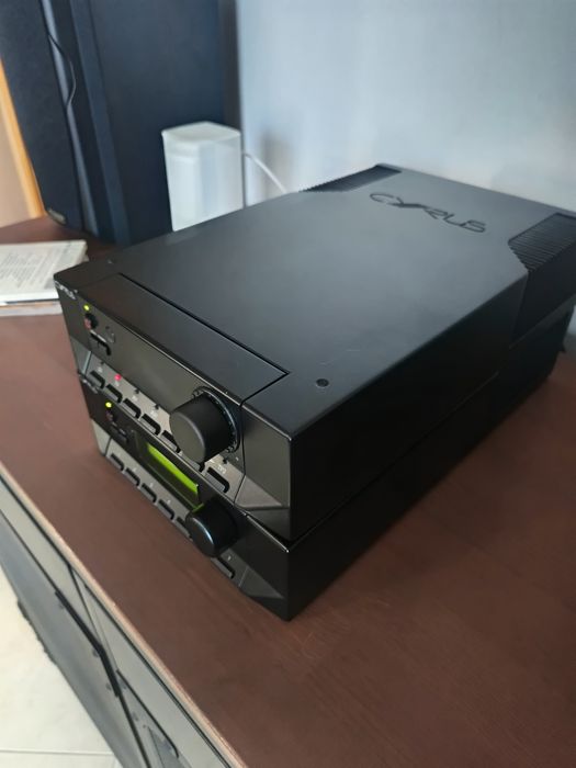 Amplificador Cyrus 5 e tuner Cyrus FM 7.5