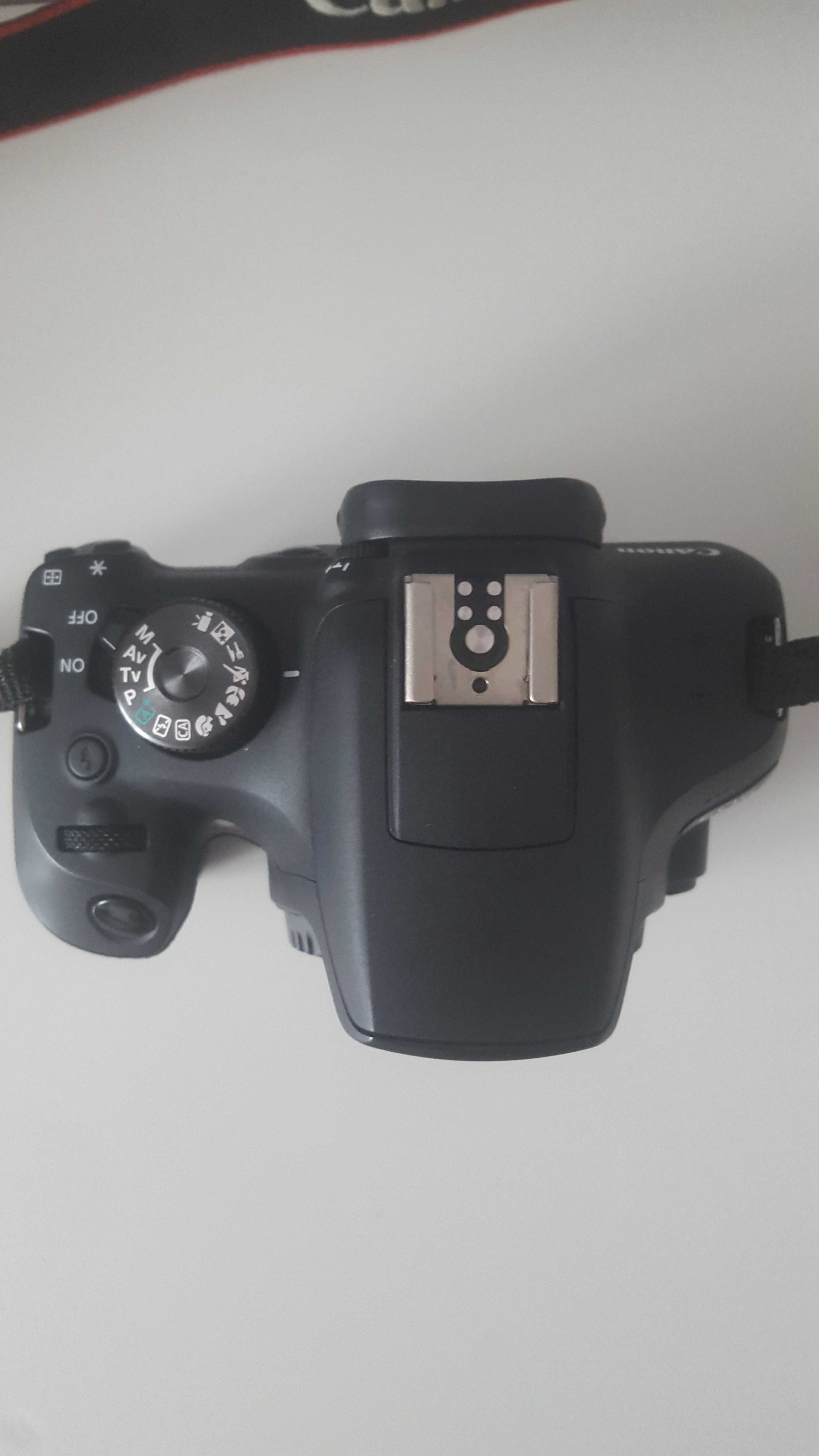 Lustrzanka Canon EOS 2000D korpus tylko około 2000 zdjęć + dodatki