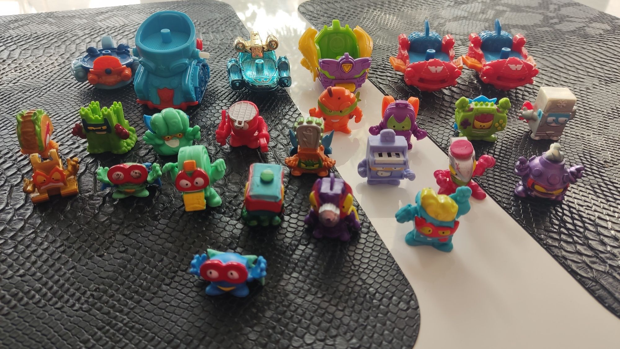 Figurki super zings