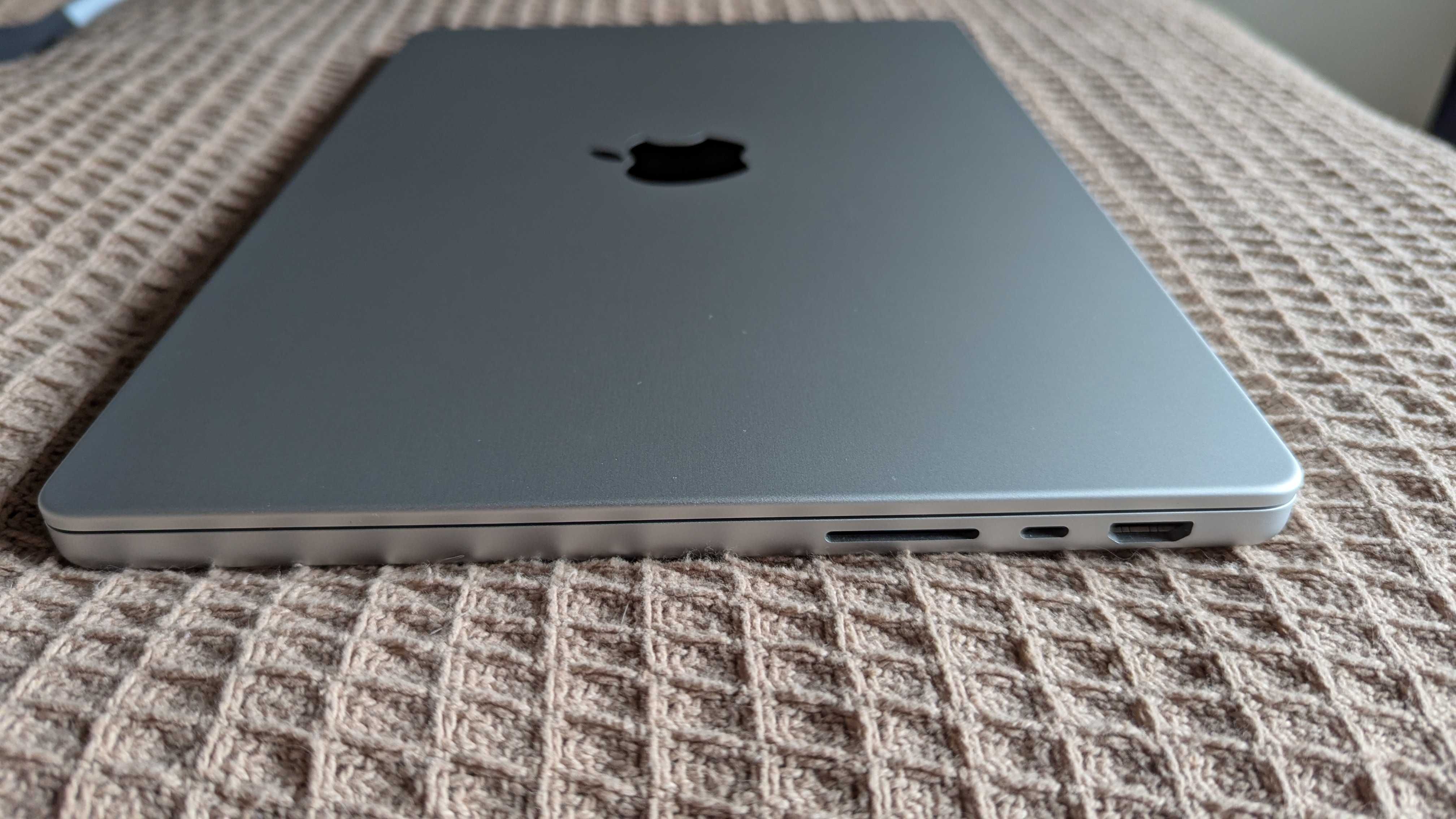 Apple MacBook Pro 14'' Srebrny | M1 Pro | 32GB RAM | 512GB SSD | 14.2"