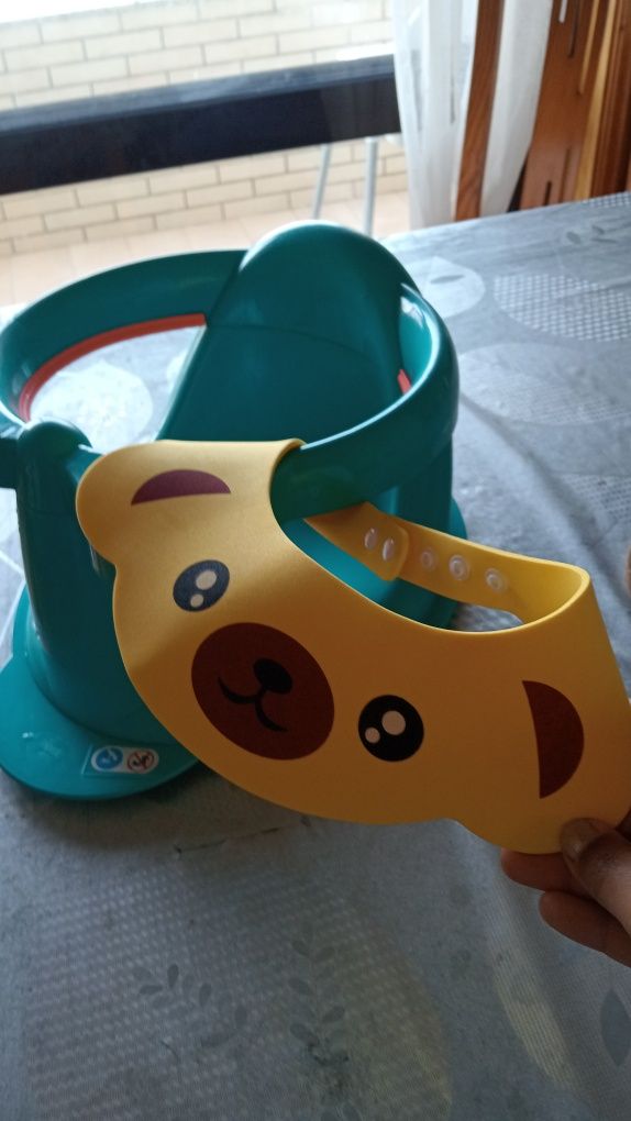 Acento para a banheira com a proteção de olhos