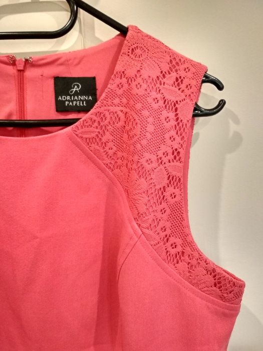 malinowa sukienka Adrianna Papell koronka XL