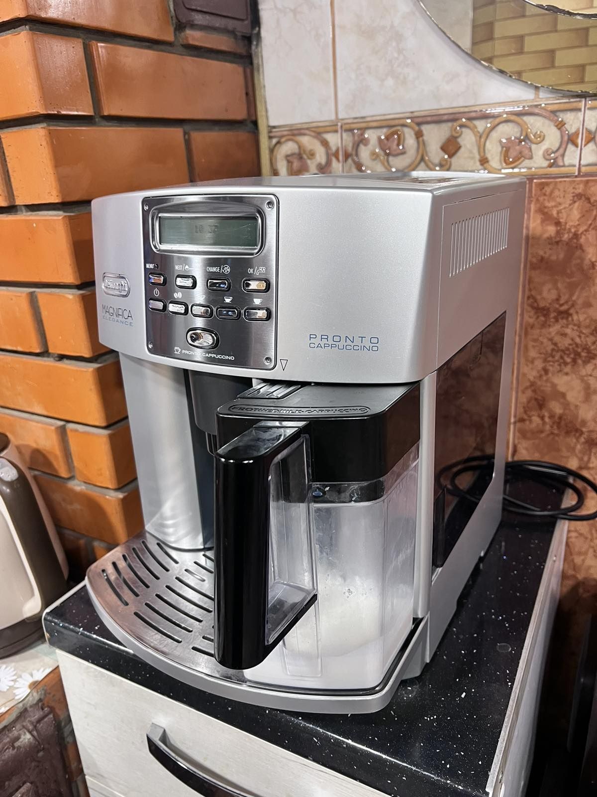 Кавомашина DeLonghi ESAM 3600