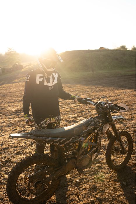 Wynajem motocykli cross elektryczny surron Ultra light bee stark varg