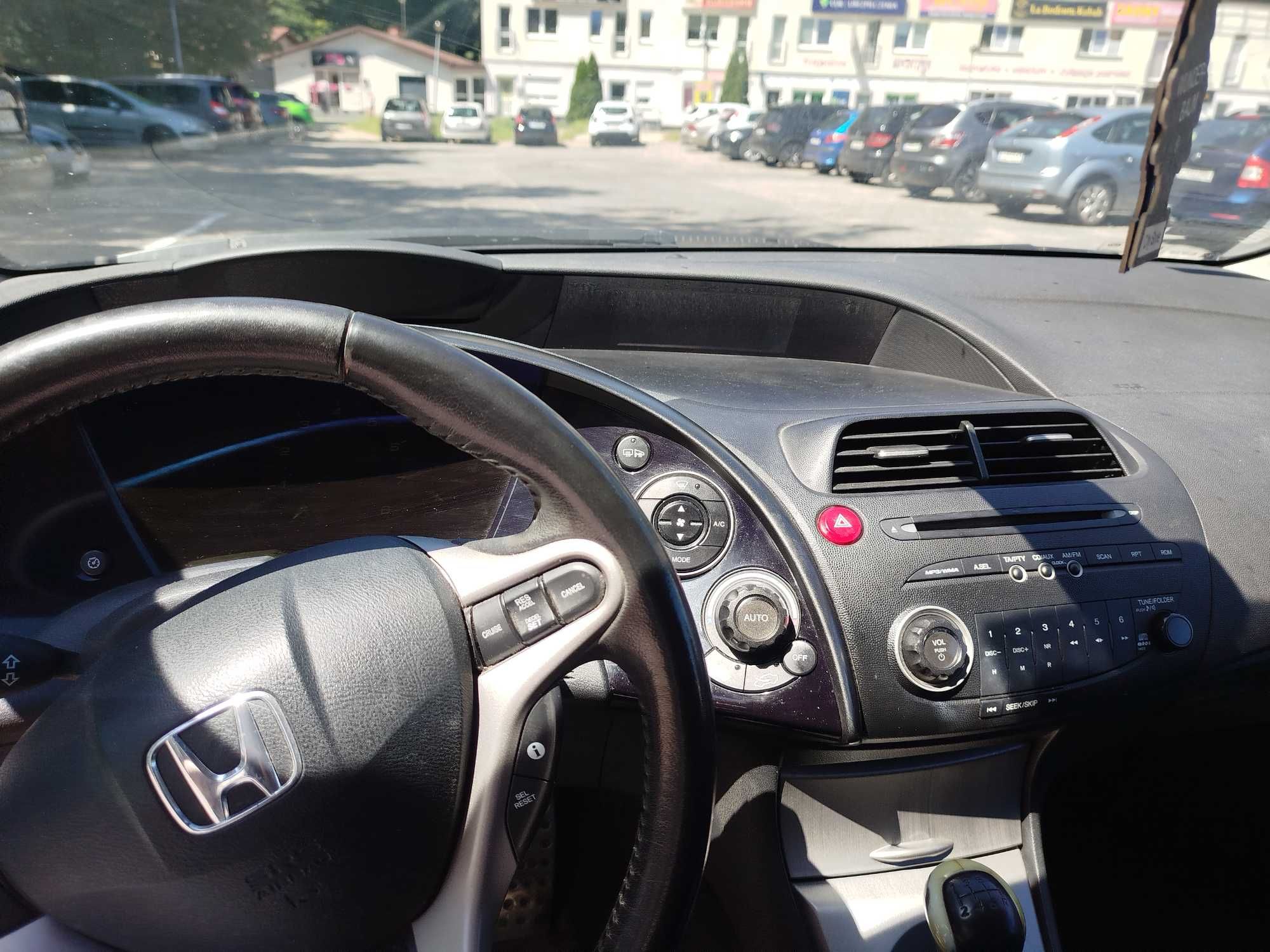 Honda Civic VIII UFO Benzyna 1.8 140km