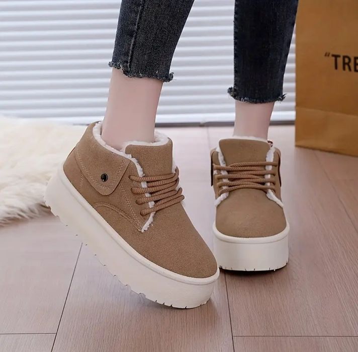 Жіночі зимові ботінки, уггі