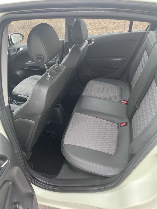 Opel corsa 1.4 lift 2011 bardzo dobrze wyposażona!!