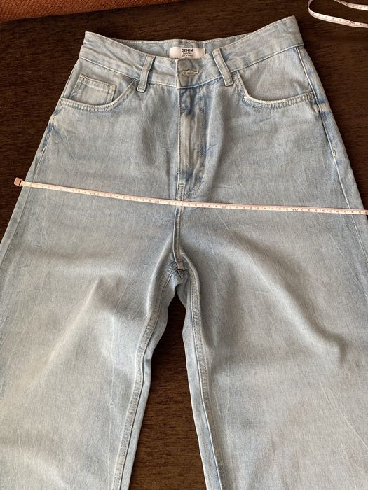 Жіночі джинси з розрізами Bershka