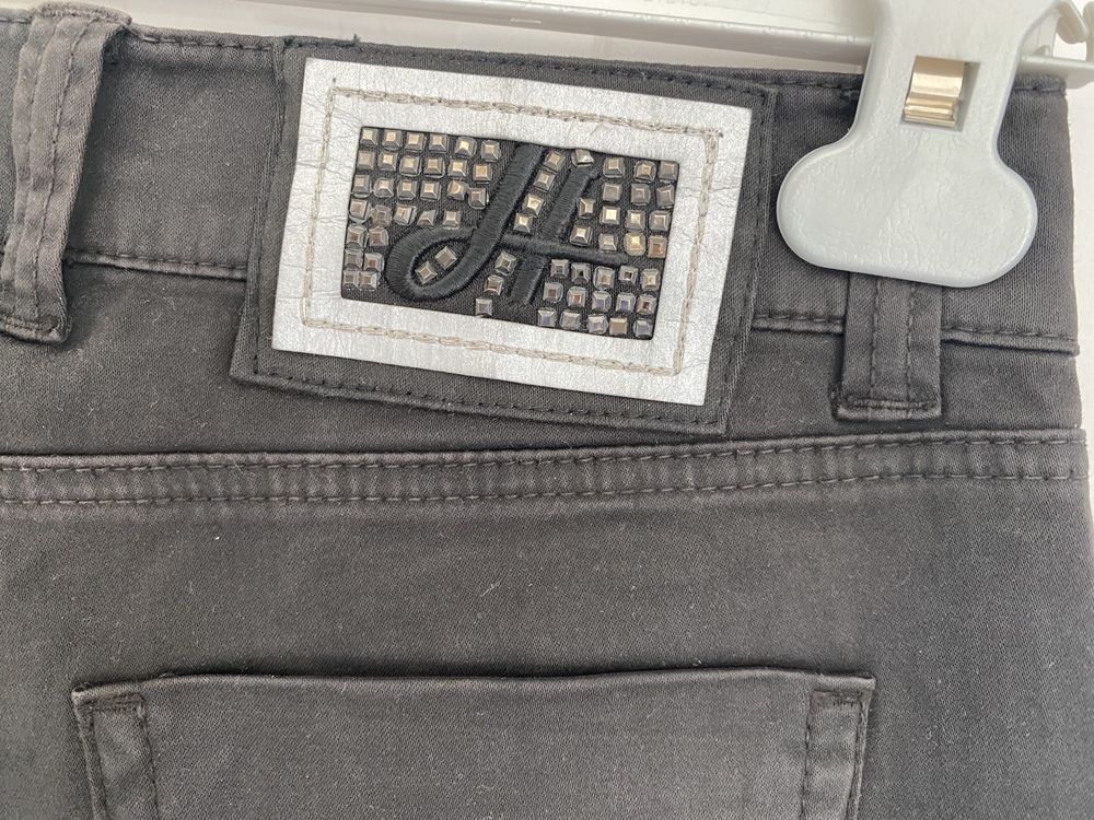 Silvian Heach włoskie czarne spodnie jeansy jeans rozszerzane dzwony