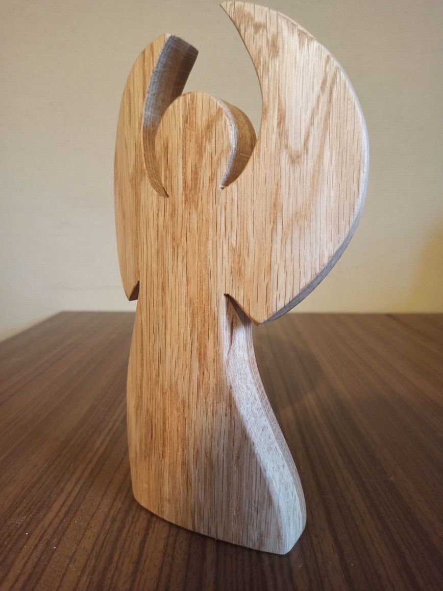 Anioł z drewna dębowego 26 cm