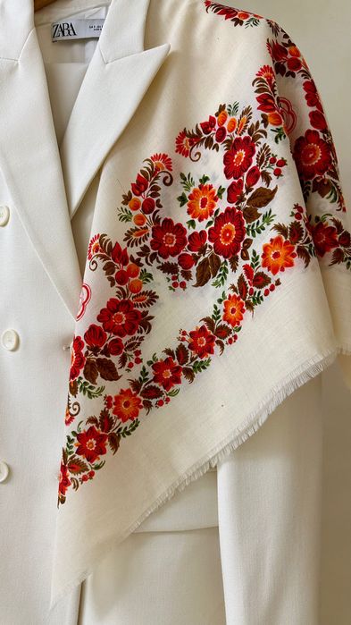 Українська хустка біла в квіти з вовни платок шерстяной в цветы шерсть