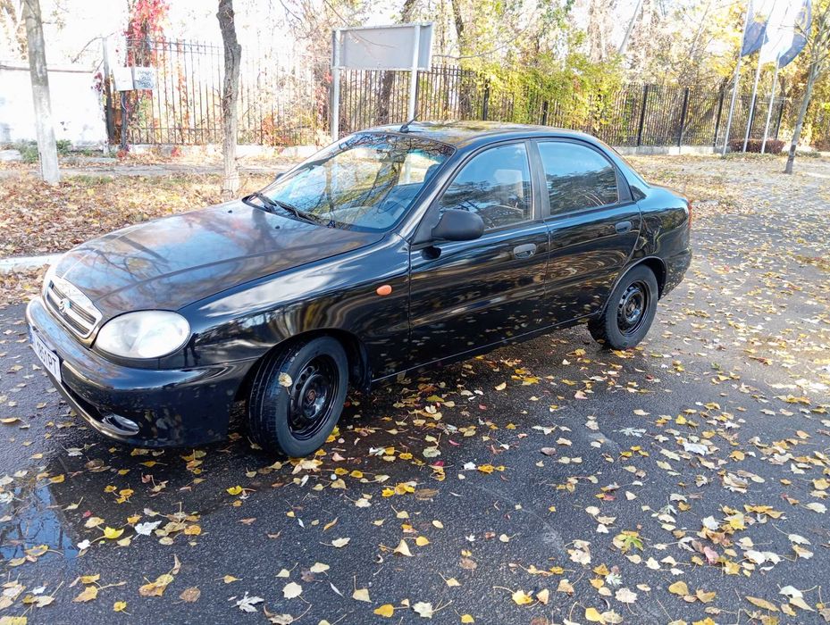 Продаю Ланос 2011
