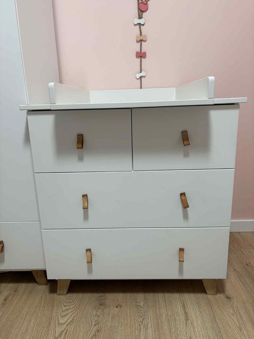 Łóżeczko i komoda dziecięca NOAH firmy KLUPŚ + materac FIKI MIKI