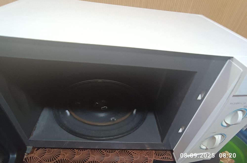 Микроволновка LG MS 2324B