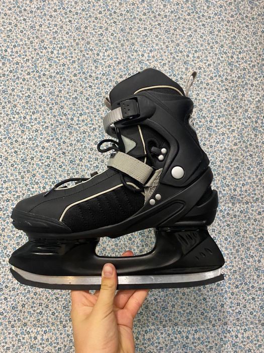 Коньки , 44 розмір , стан ідеальний з чохлом .