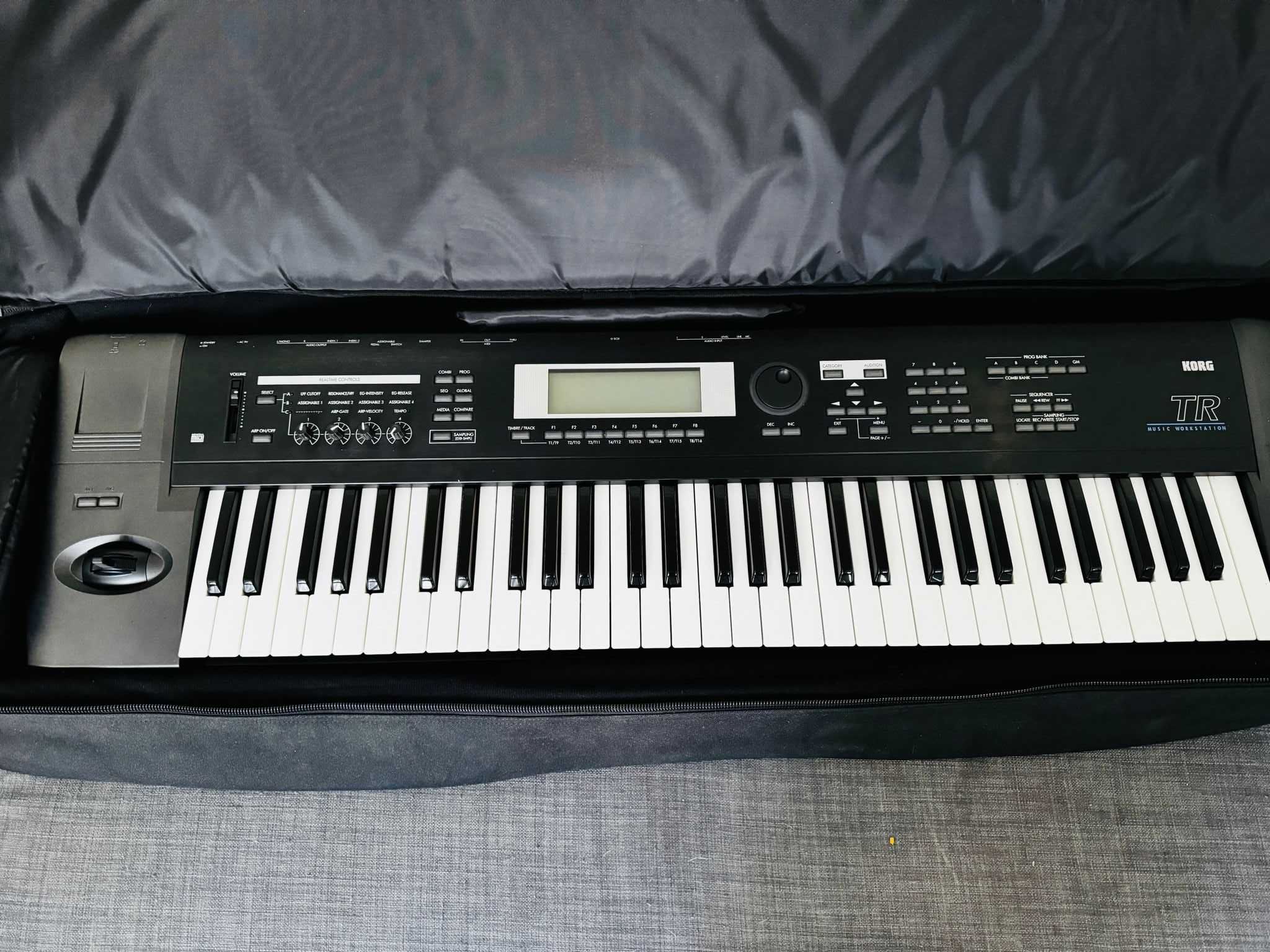 Teclado Korg TR 61